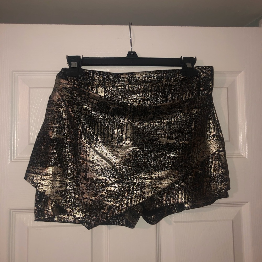 Black & Gold elastic skort